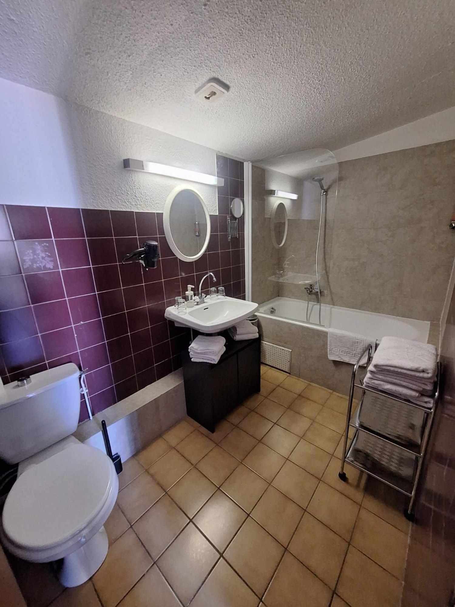 Hotel Le Connetable แซ็งต์-บอนเนต์-อ็อง-ฌ็องป์โซร์ ภายนอก รูปภาพ