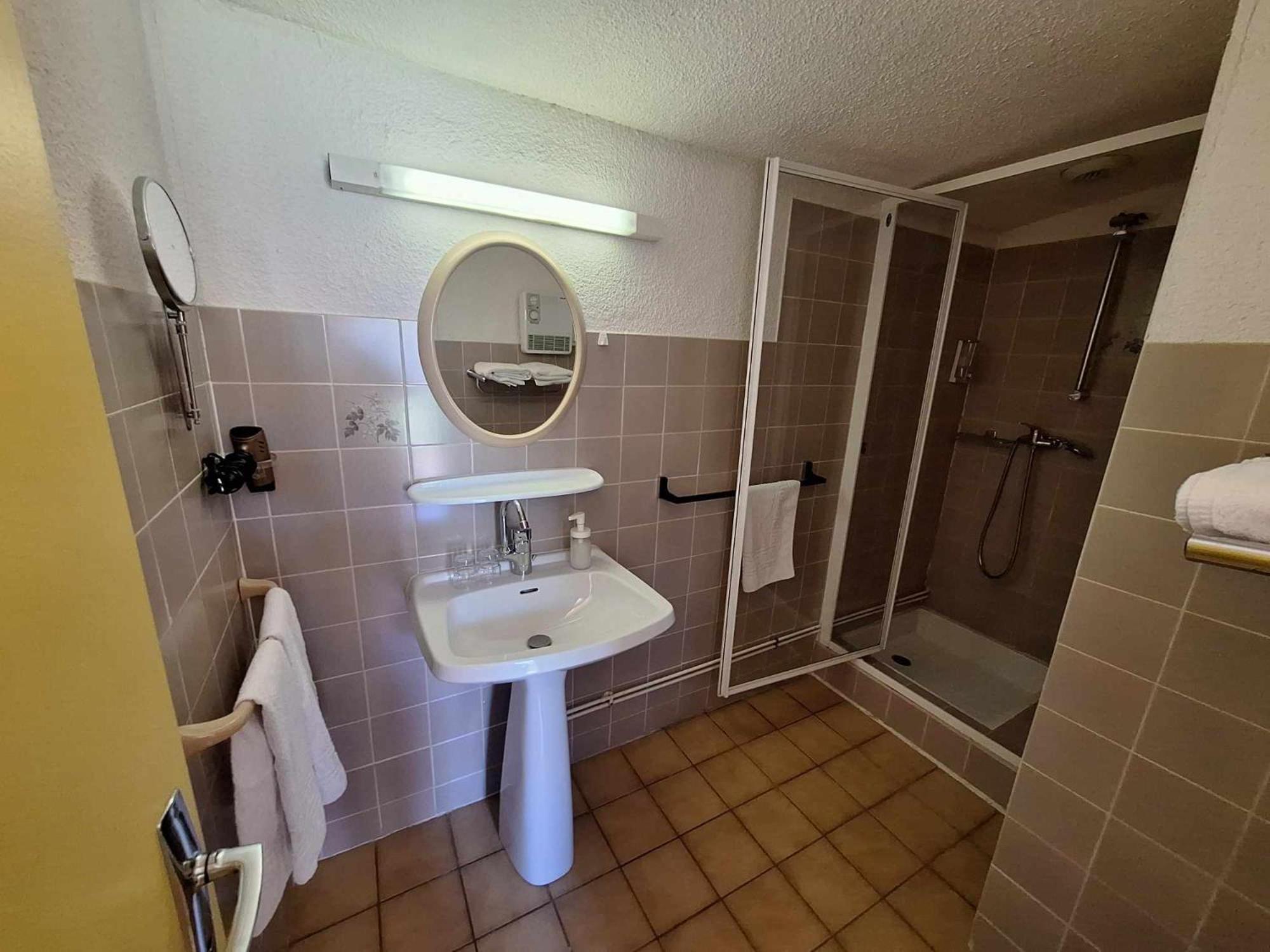 Hotel Le Connetable แซ็งต์-บอนเนต์-อ็อง-ฌ็องป์โซร์ ภายนอก รูปภาพ