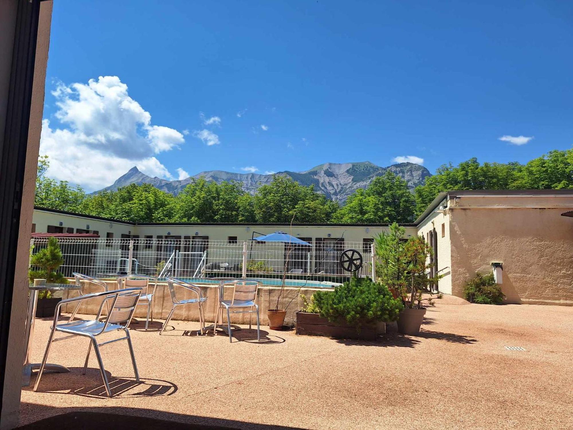 Hotel Le Connetable แซ็งต์-บอนเนต์-อ็อง-ฌ็องป์โซร์ ภายนอก รูปภาพ