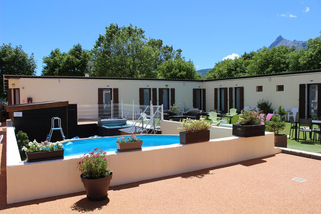 Hotel Le Connetable แซ็งต์-บอนเนต์-อ็อง-ฌ็องป์โซร์ ภายนอก รูปภาพ